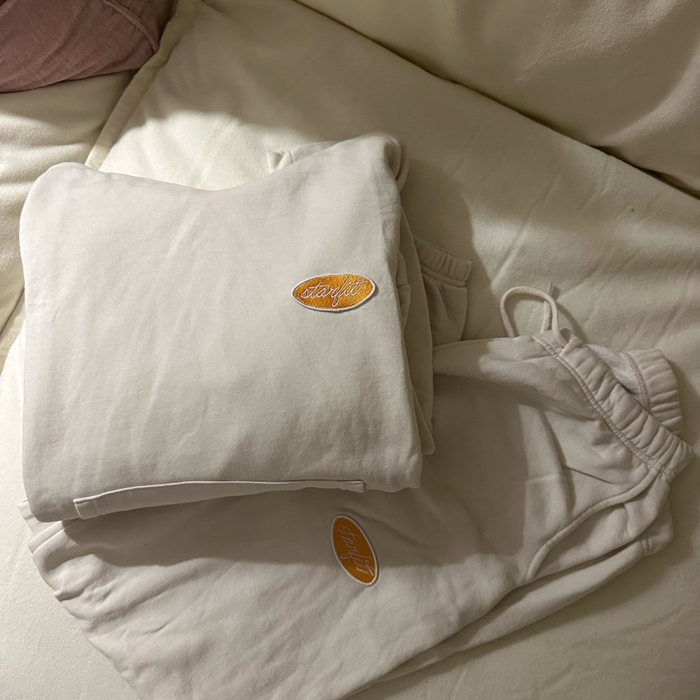 Starfit White Sweatshirt and Joggers Set